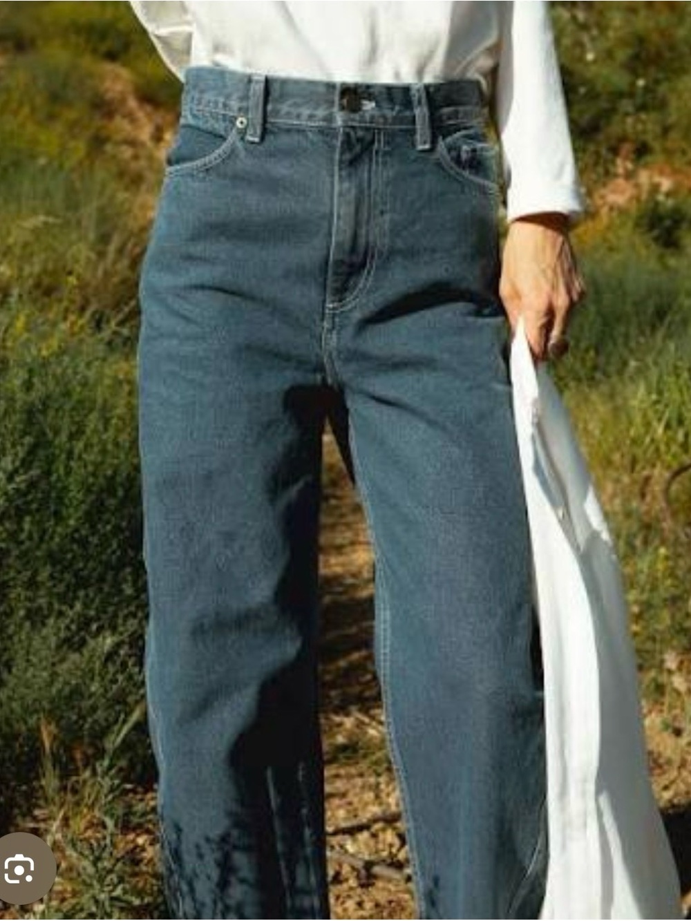 I.S.O Rudy Jude narrow High-Rise Straight Jeans in Dark Blue Wash. size 3 or 4